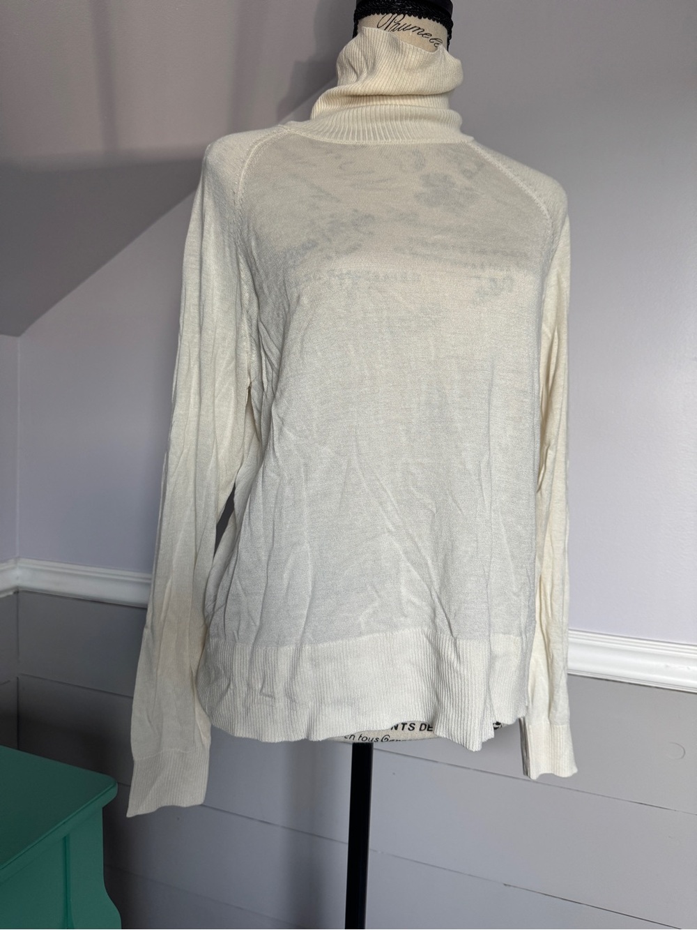 H&M Womens Cream Turtleneck Sweater NWT SIZE:M